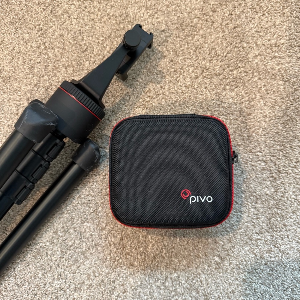 Pivo Black Tripod with Remote - Picture 12 of 16